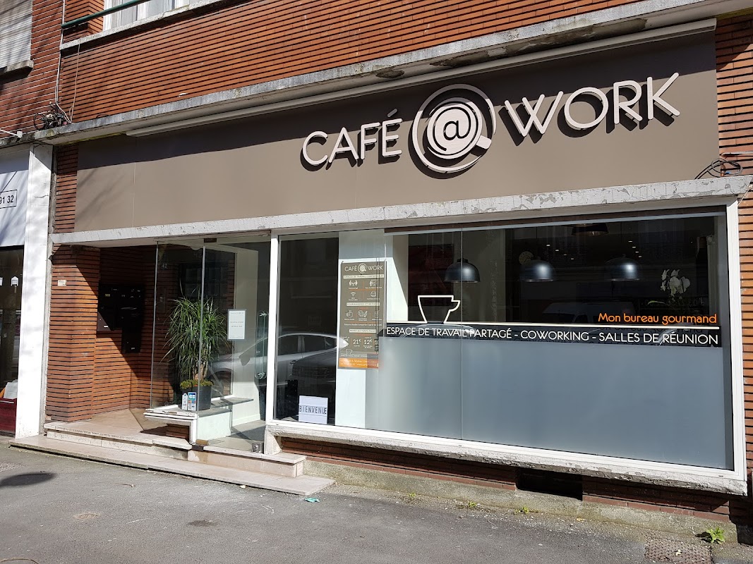 Photo de Café at Work