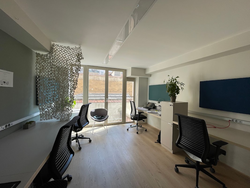 Photo de Coworking en face de la Piscine