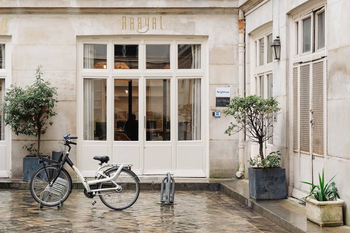 Photo de Well come & work