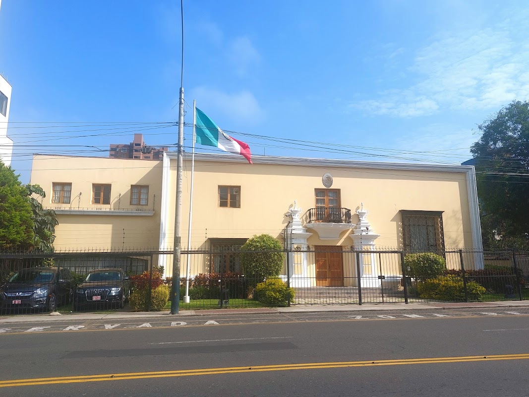 Photo de Spaces 607 Jorge Basadre Avenue