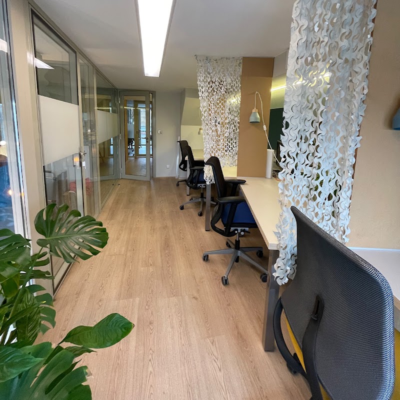 Photo de Coworking en face de la Piscine