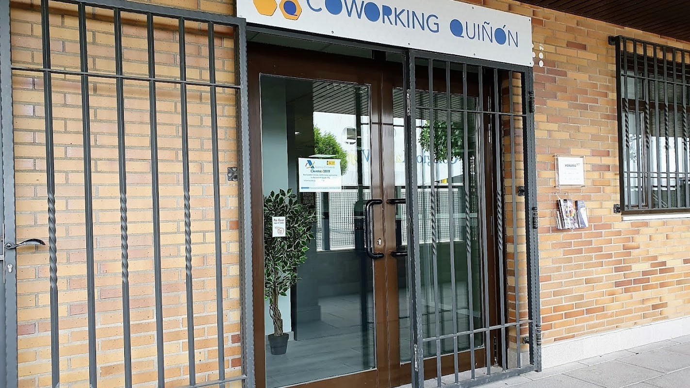 Photo de Centro De Negocios Quiñón