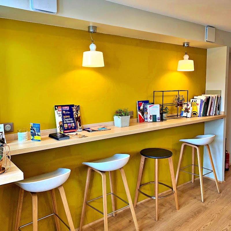 Photo de Coworking en face de la Piscine