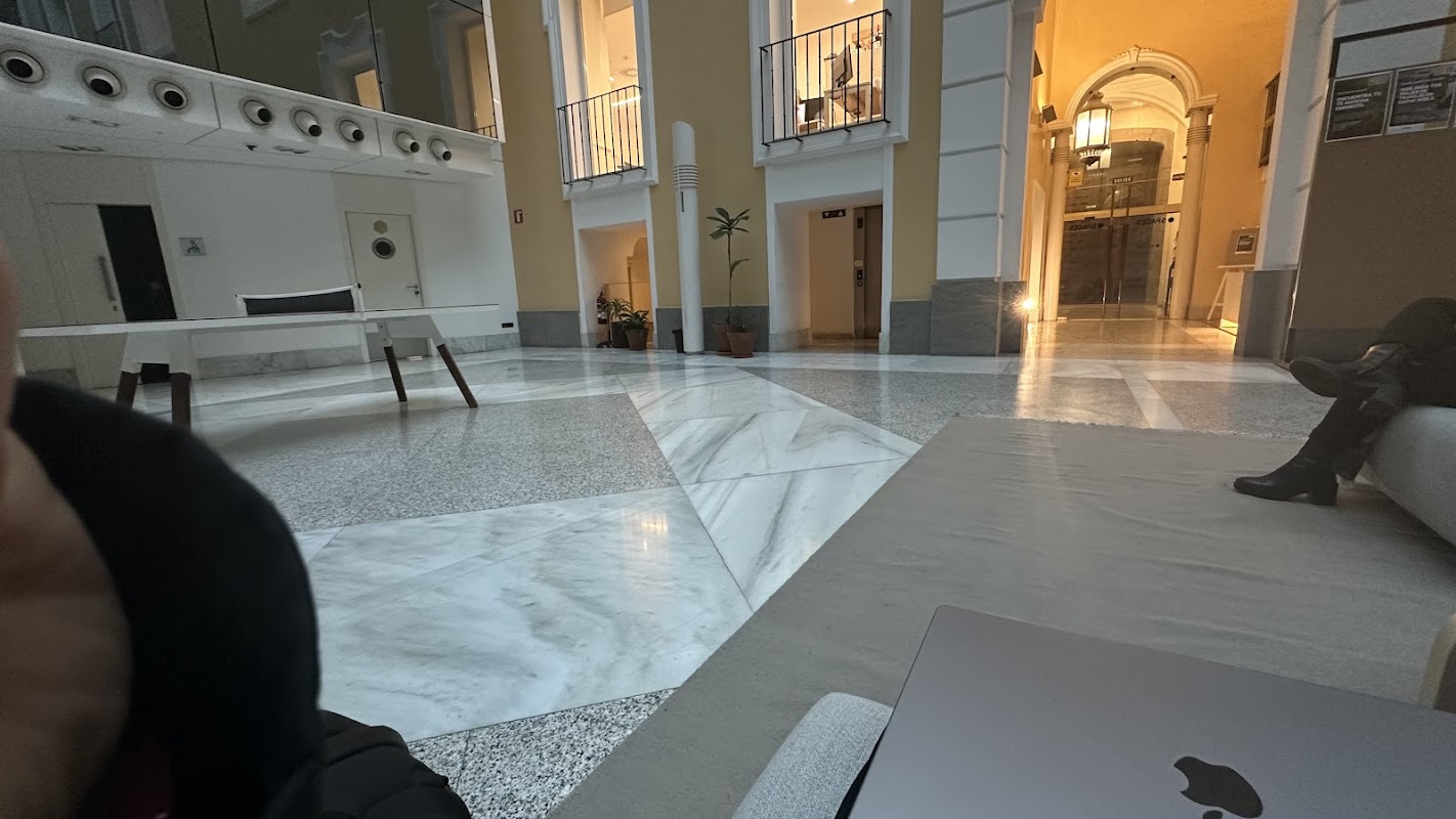 Photo de Spaces Las Cortes