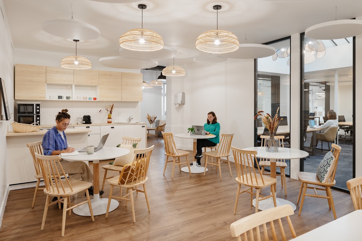 Photo de Well come & work