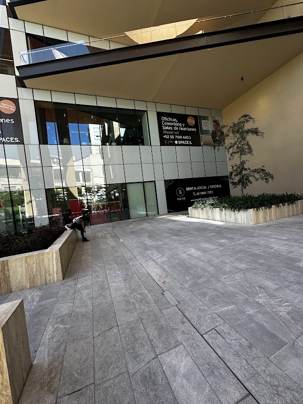 Photo de Spaces Fratta Center